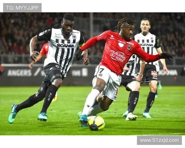 昂热俱乐部历史沿革与发展分析 探讨球队成长与未来潜力