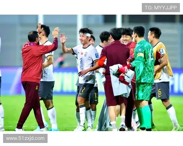 国足世预赛迎关键战新帅战术调整引发球迷热议与期待全场表现成焦点 国足世预赛迎关键战新帅战术调整引发球迷热议与期待全场表现成焦点