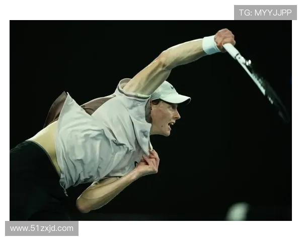 网球世界焦点：2025年澳网冠军争夺战揭幕 新星与老将激烈对决