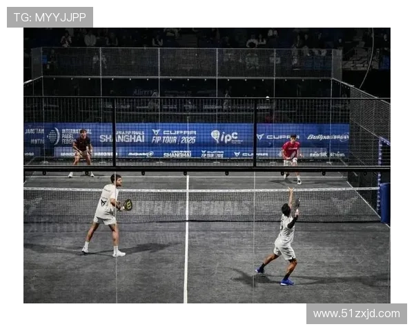 网球赛季回顾:年度最佳球员争夺战精彩纷呈,经典对决引发全球热议 网球赛季回顾:年度最佳球员争夺战精彩纷呈,经典对决引发全球热议